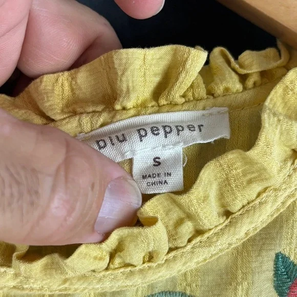 Blu Pepper Yellow Flutter Sleeve Embellished Blouse Sz S - oversized - Picture 3 of 7